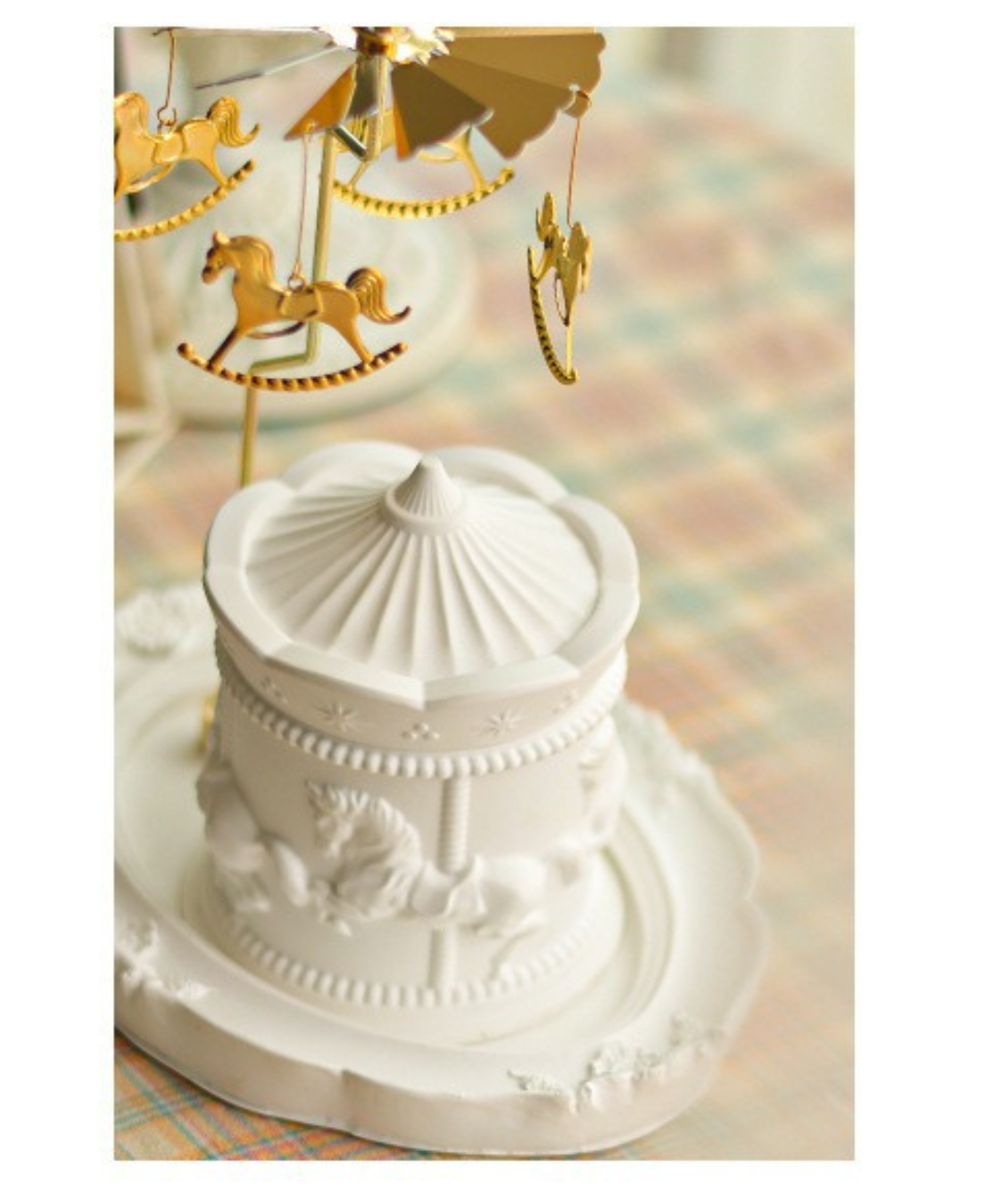 GIFTING INSPIRATION - Carousel Bliss Aromatherapy Candle