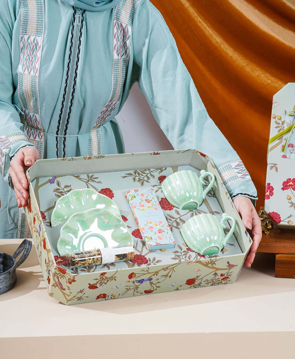 NAMAS LIVING SIGNATURE TIMELESS HAMPERS