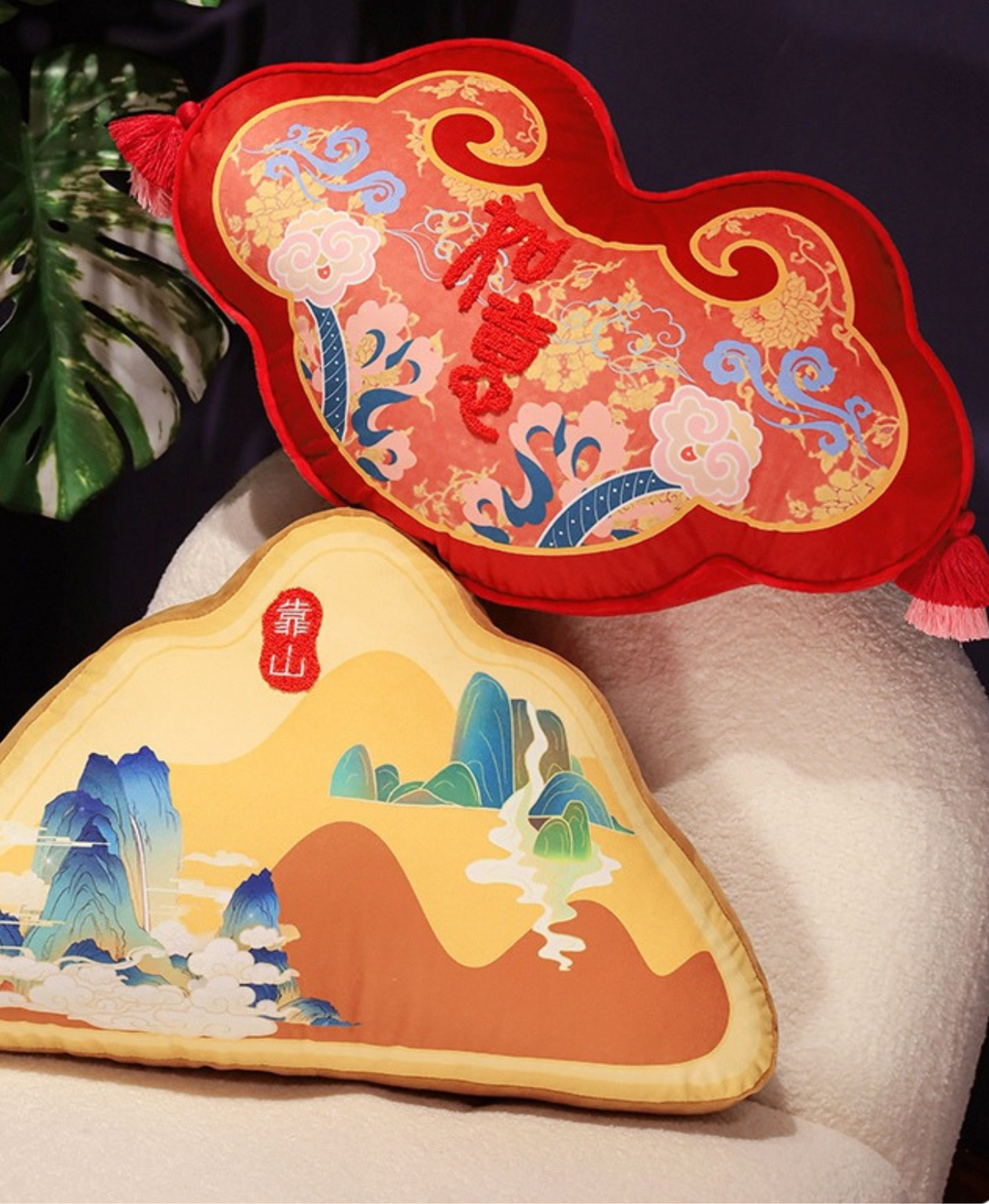 Ruyi Cloud Throw Pillow