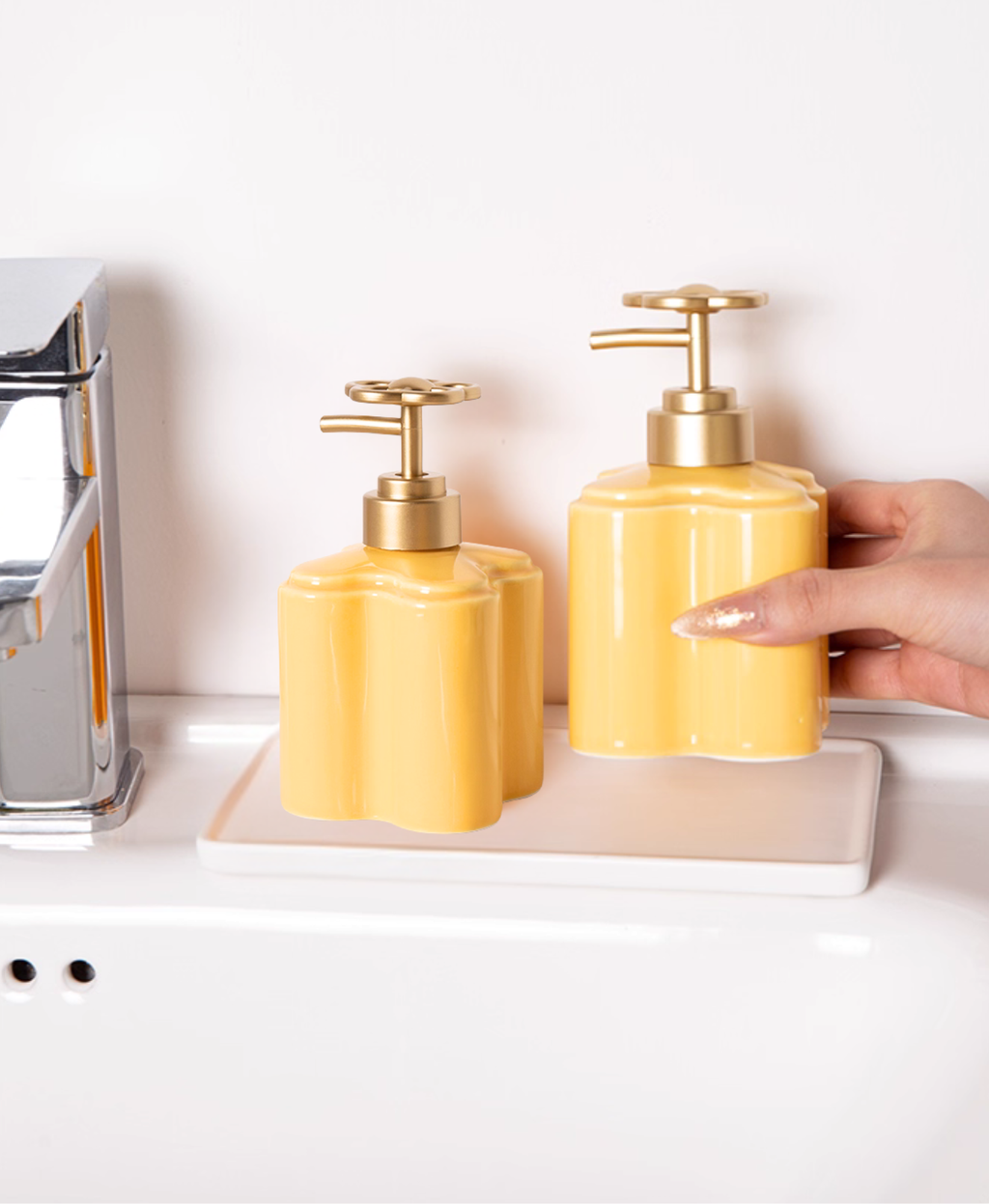 GIFTING INSPIRATION - Sunny Blossom Soap Dispenser Set