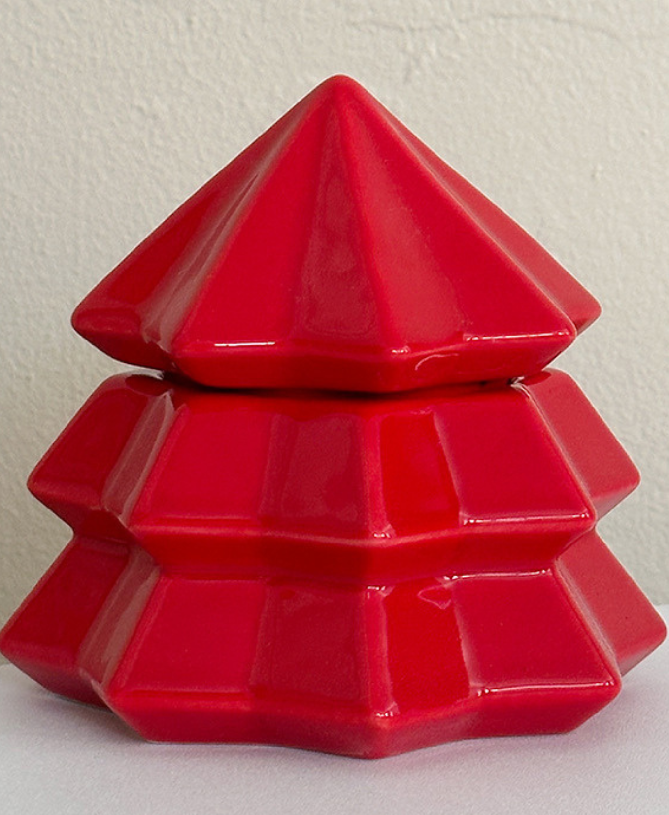 GIFTING INSPIRATION - Crimson Tree Aromatherapy Candle