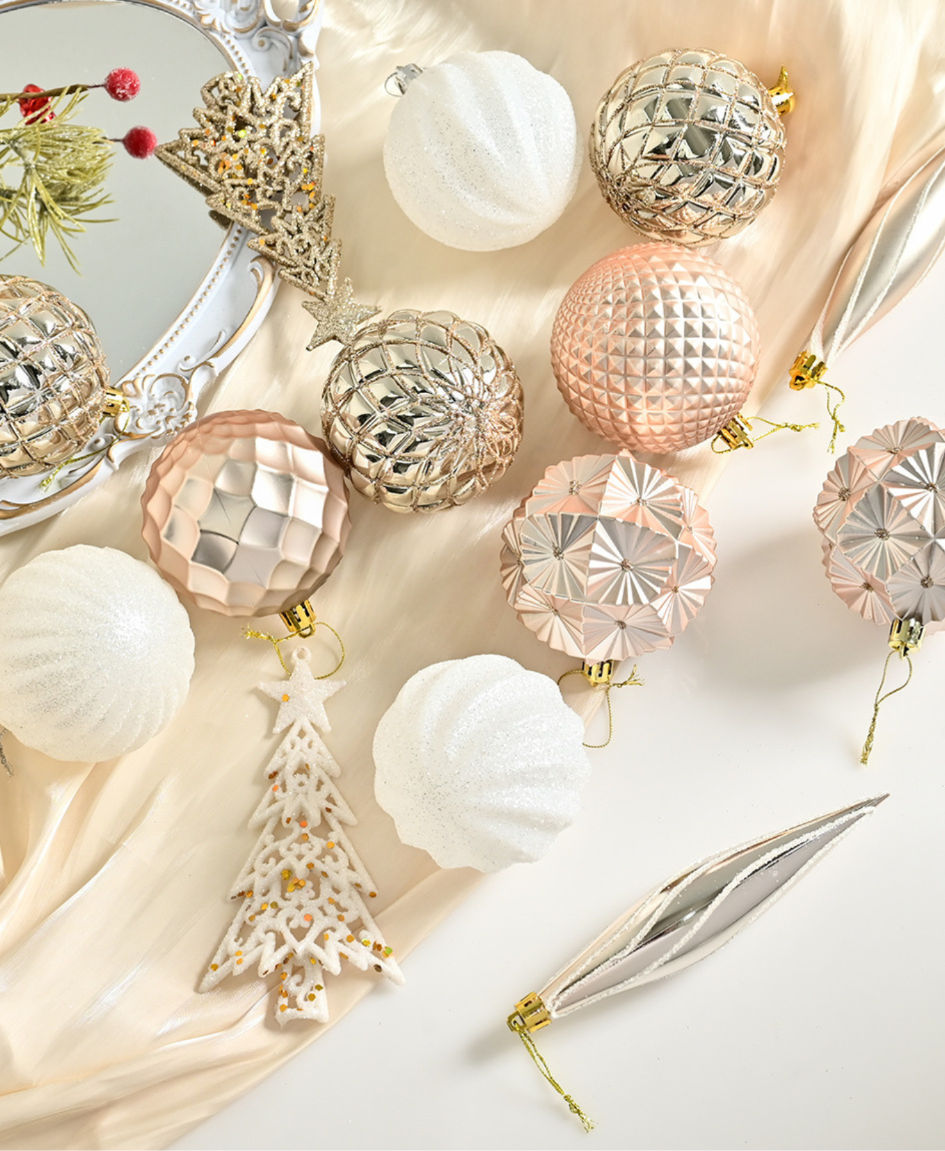 Champagne Chic Ornament Set