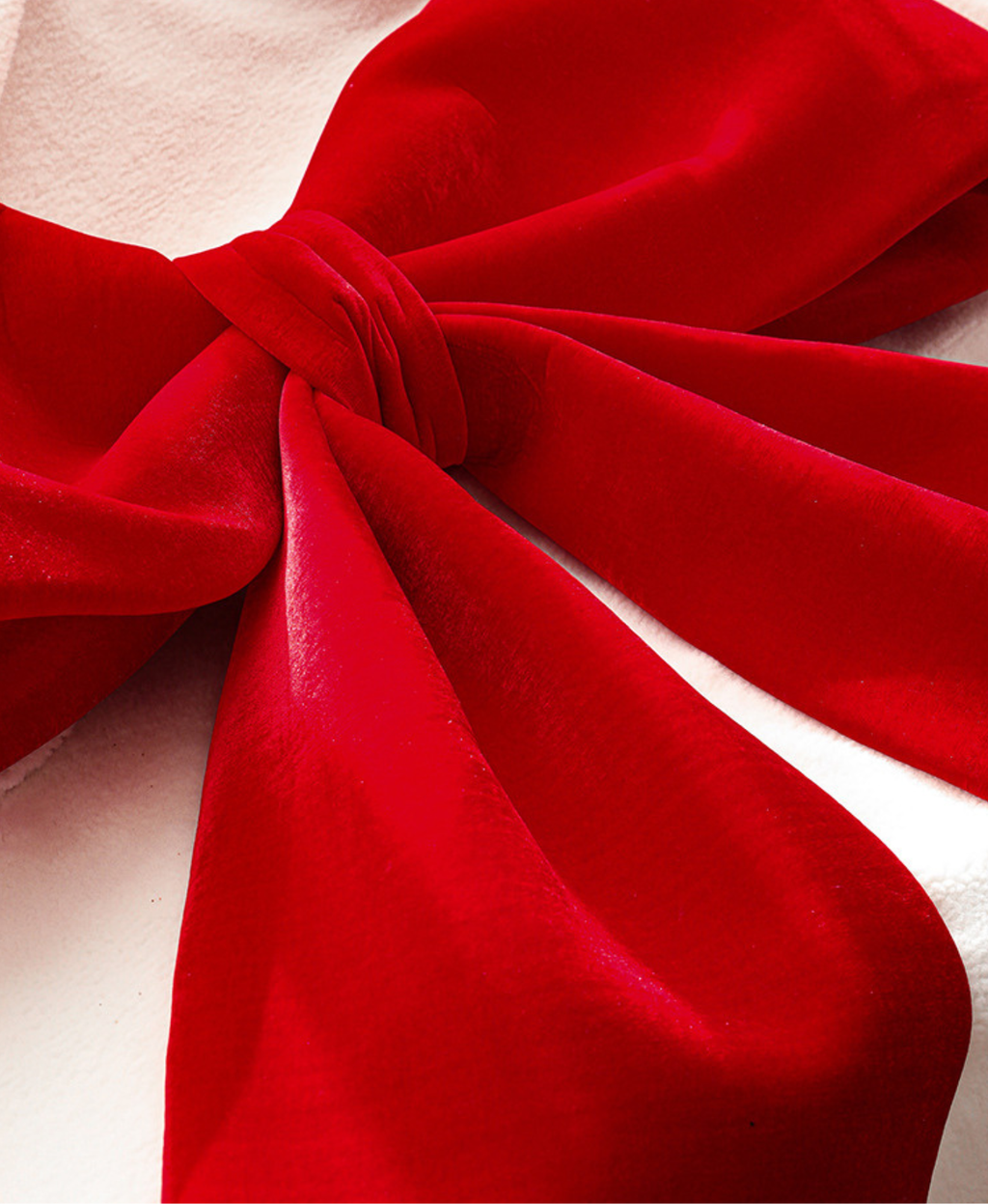 Grand Velvet Christmas Bow Décor