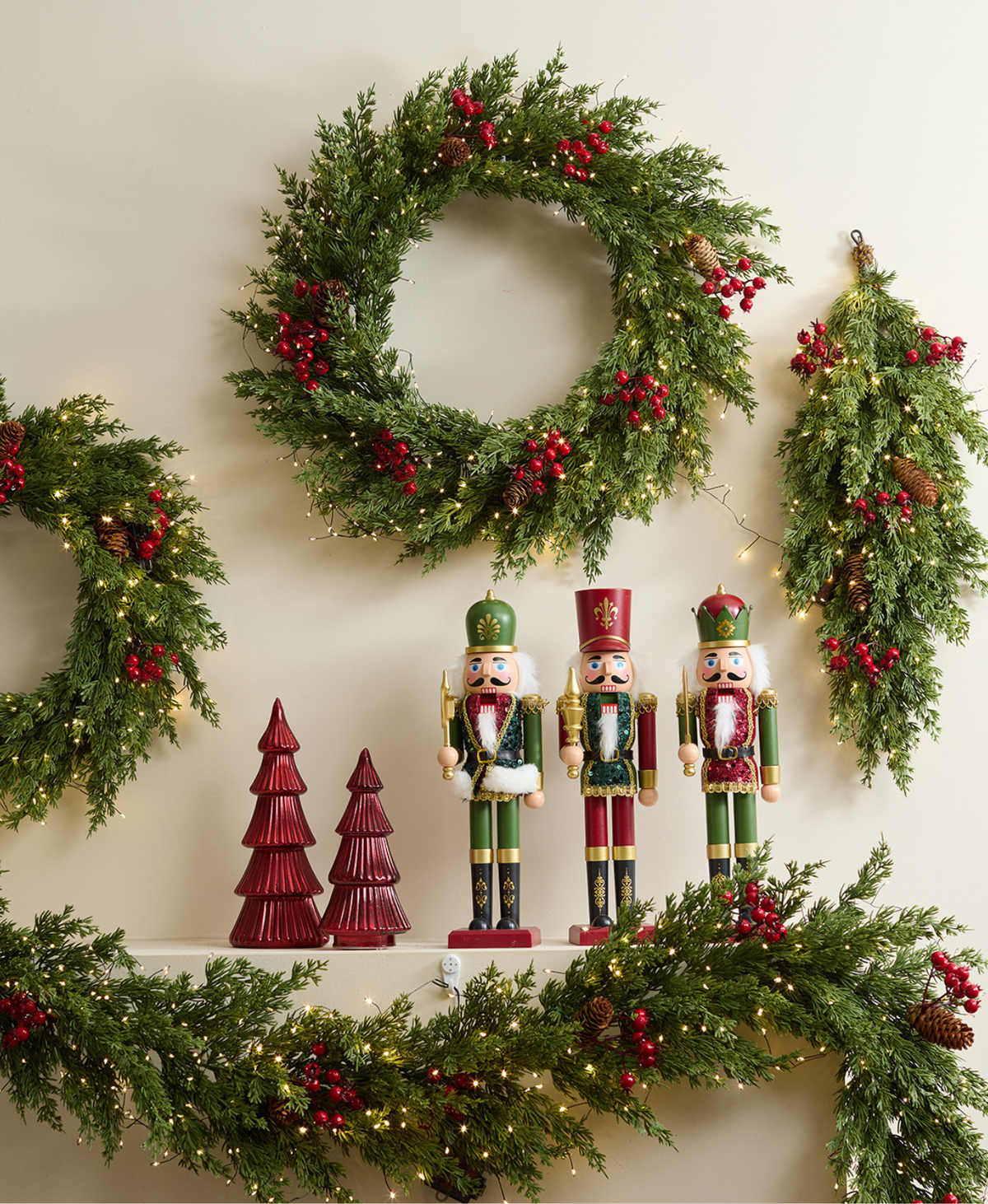 Red Berry & Cedar Christmas Decor