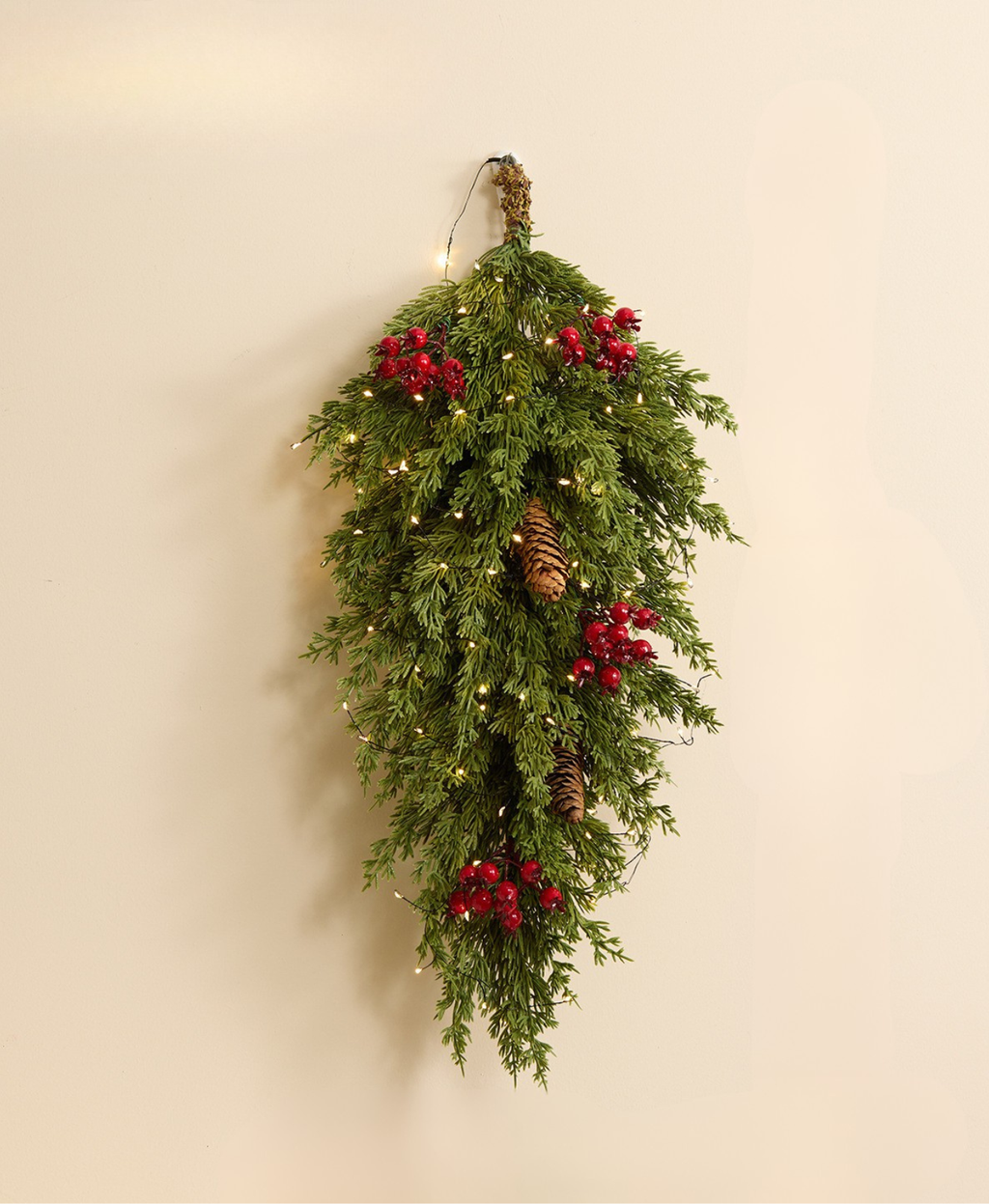 Red Berry & Cedar Christmas Decor