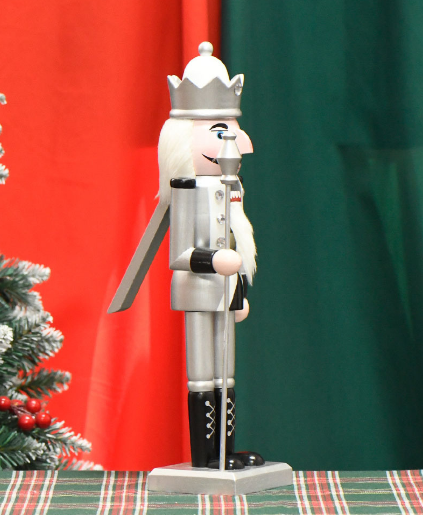 Snow Regent Nutcracker – 36CM