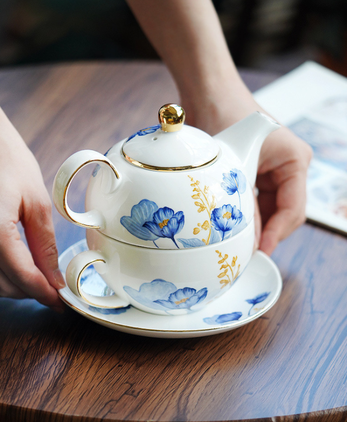 GIFTING INSPIRATION - Vintage Blossom Tea Pot
