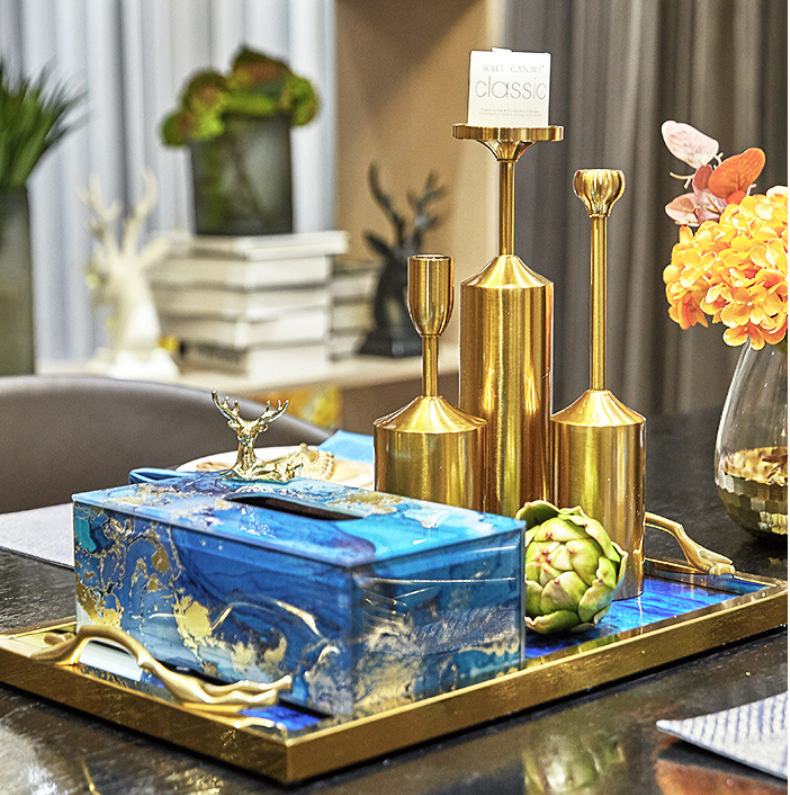 Gold Candleholders Set